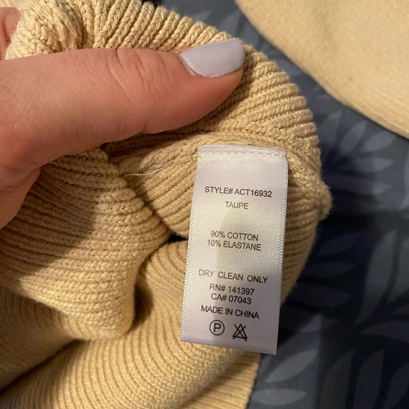 ASTR the label beige fitted knit top - Picture 6 of 7